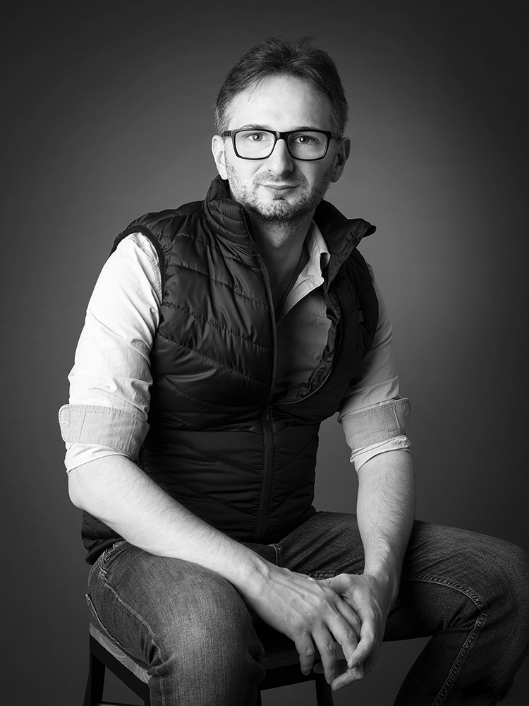 Photographe-sophie-mare-studio-seingbouse-portrait-professionnel-corporate-cv-02
