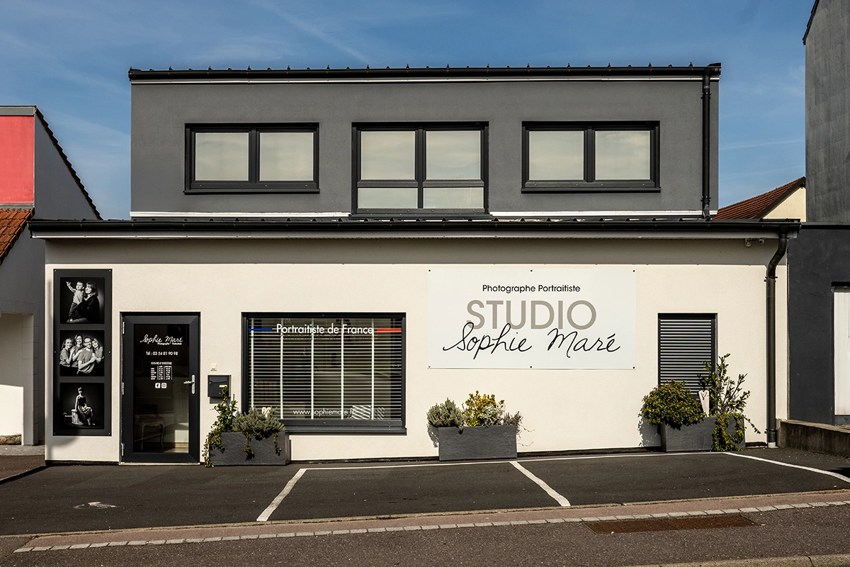 Studio-seingbouse-photographe-mare-01 la façade extérieure du studio sophie maré à seingbouse photographe