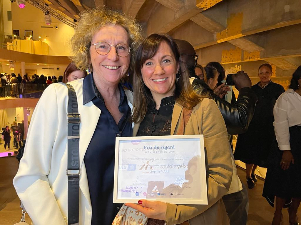 Sophie maré et Muriel Pénicaud pour le prix du regard au théâtre de paris en mars 2025