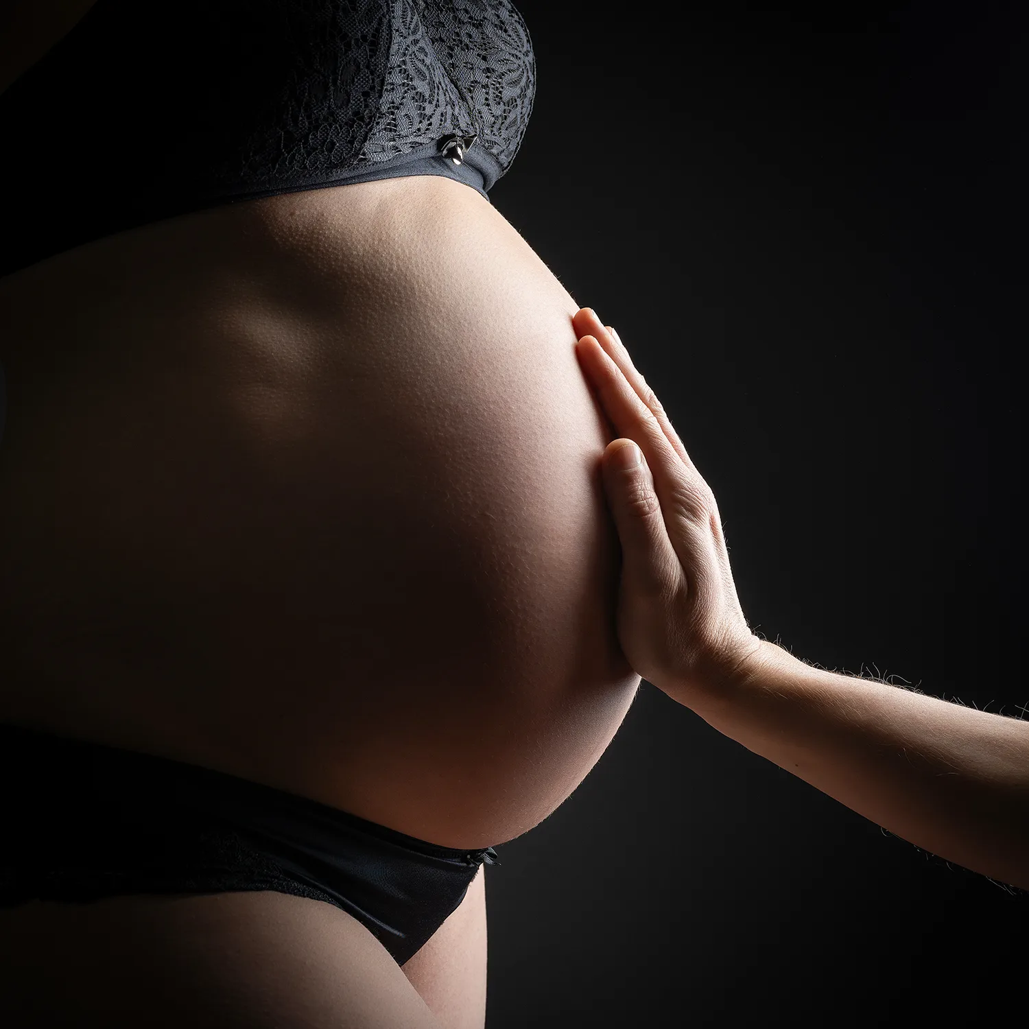 studio-seingbouse-photographe-sophie-julien-mare-grossesse-enceinte-parents-bebe-naissance-shooting-42