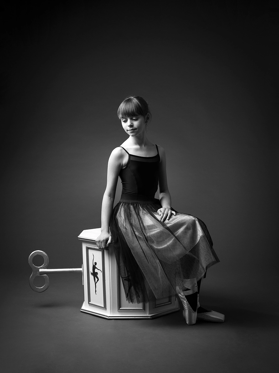 danseuse portrait robe enfant communion noir et blanc