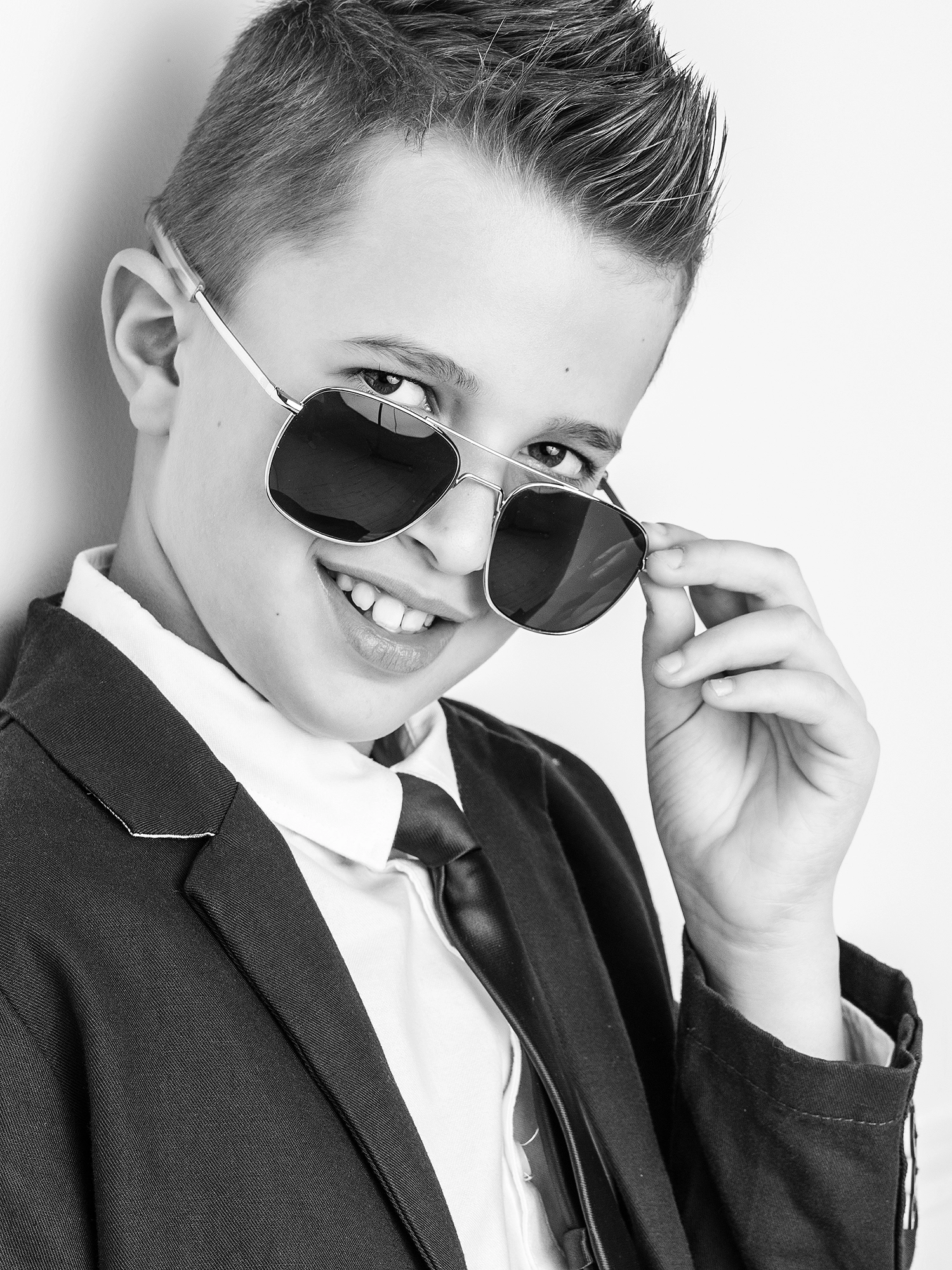 enfant lunettes communion costume cravate