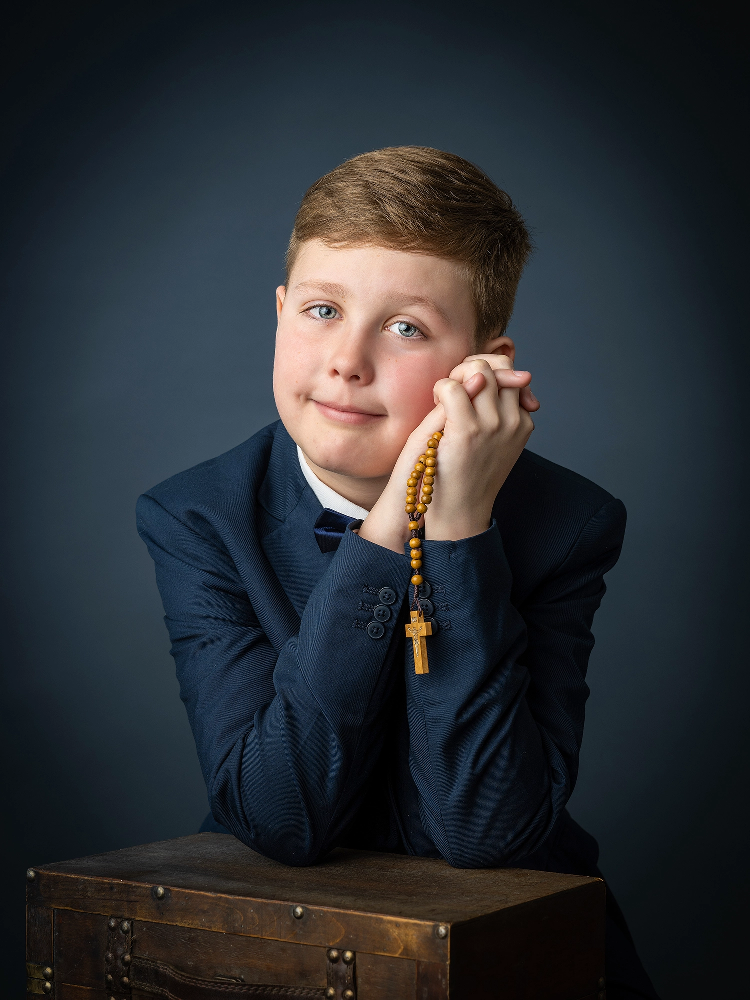 garçon communion chapelet croix religion